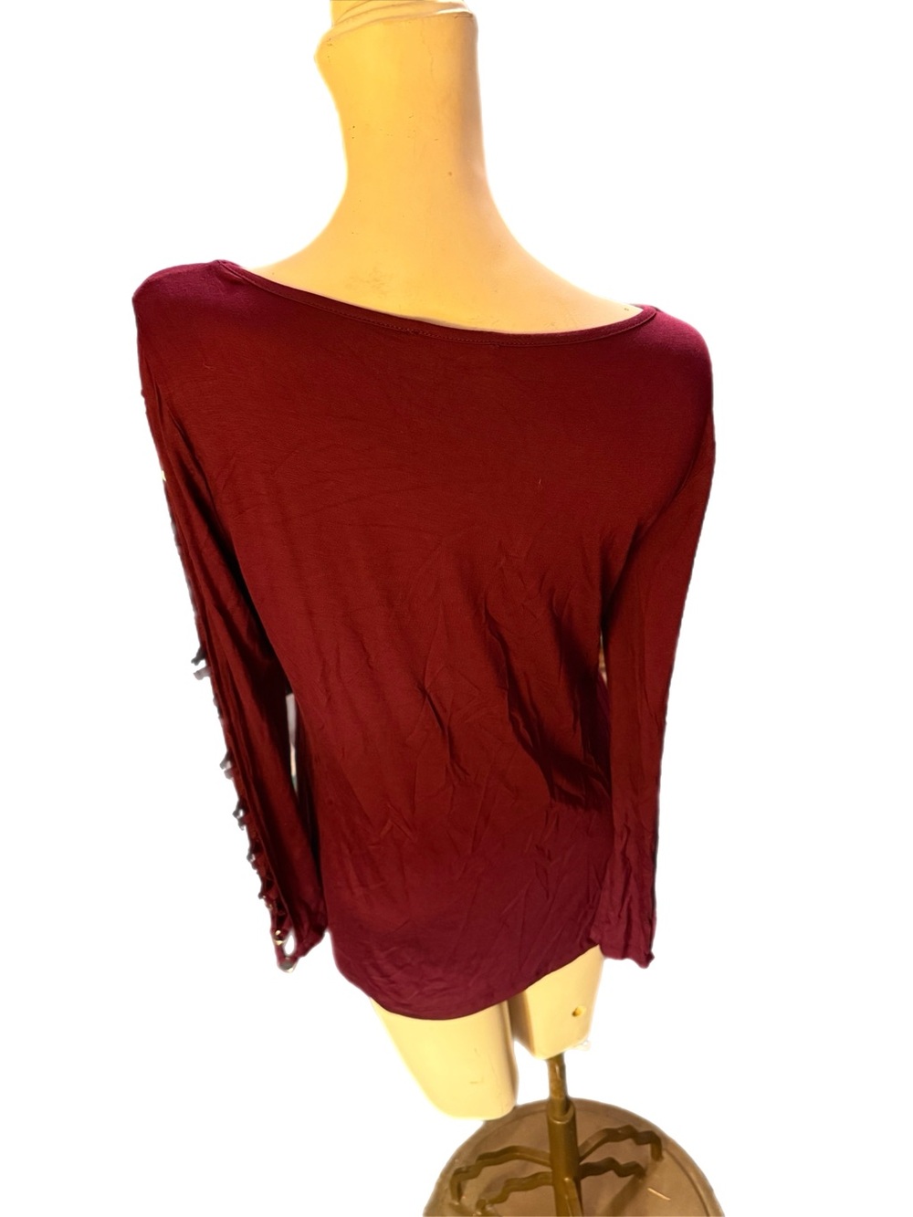 Cable & Gauge Burgundy Top With Cold Shoulder & Metal Rings - Picture 4 of 5
